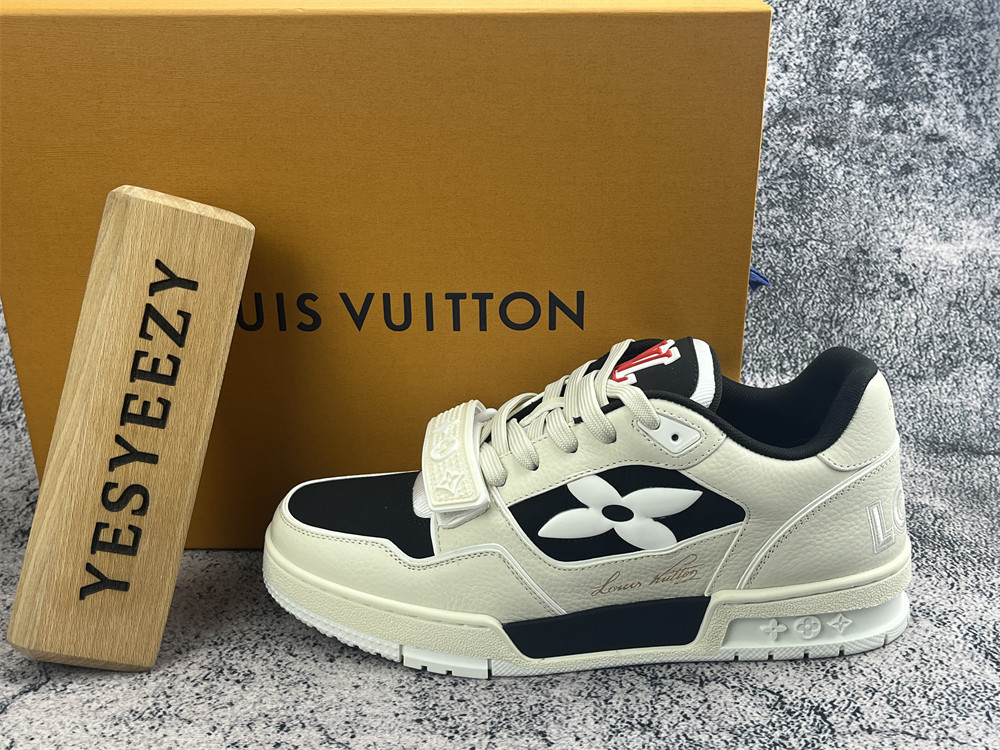 UA LV Trainer Sneaker