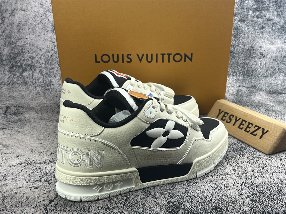 UA LV Trainer Sneaker