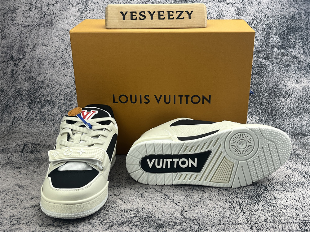 UA LV Trainer Sneaker