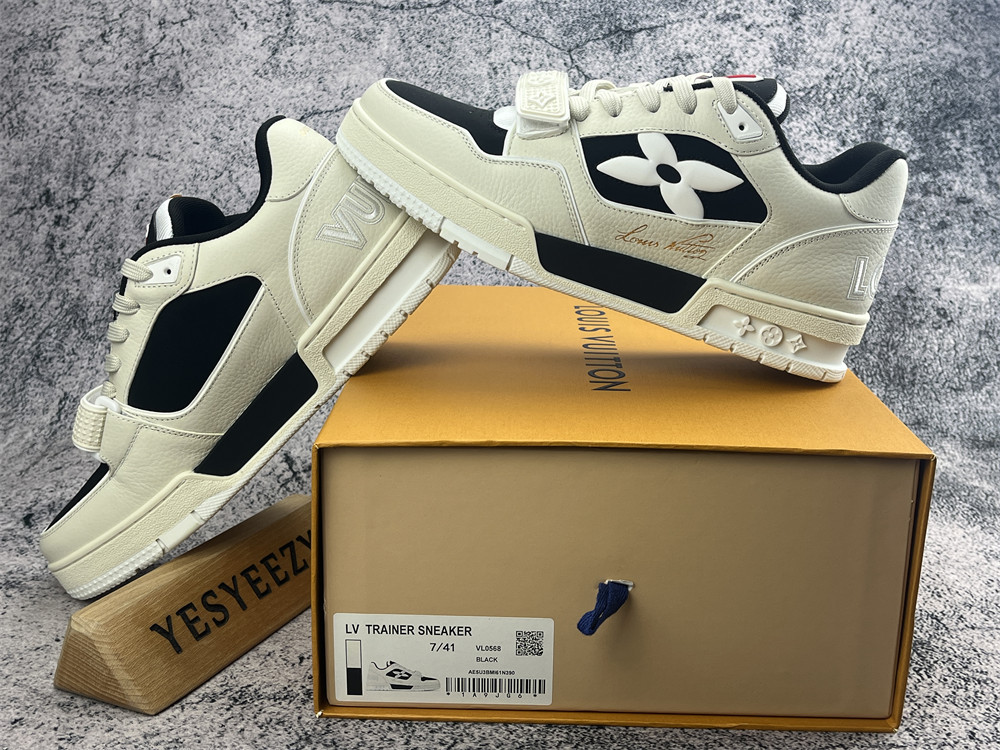 UA LV Trainer Sneaker