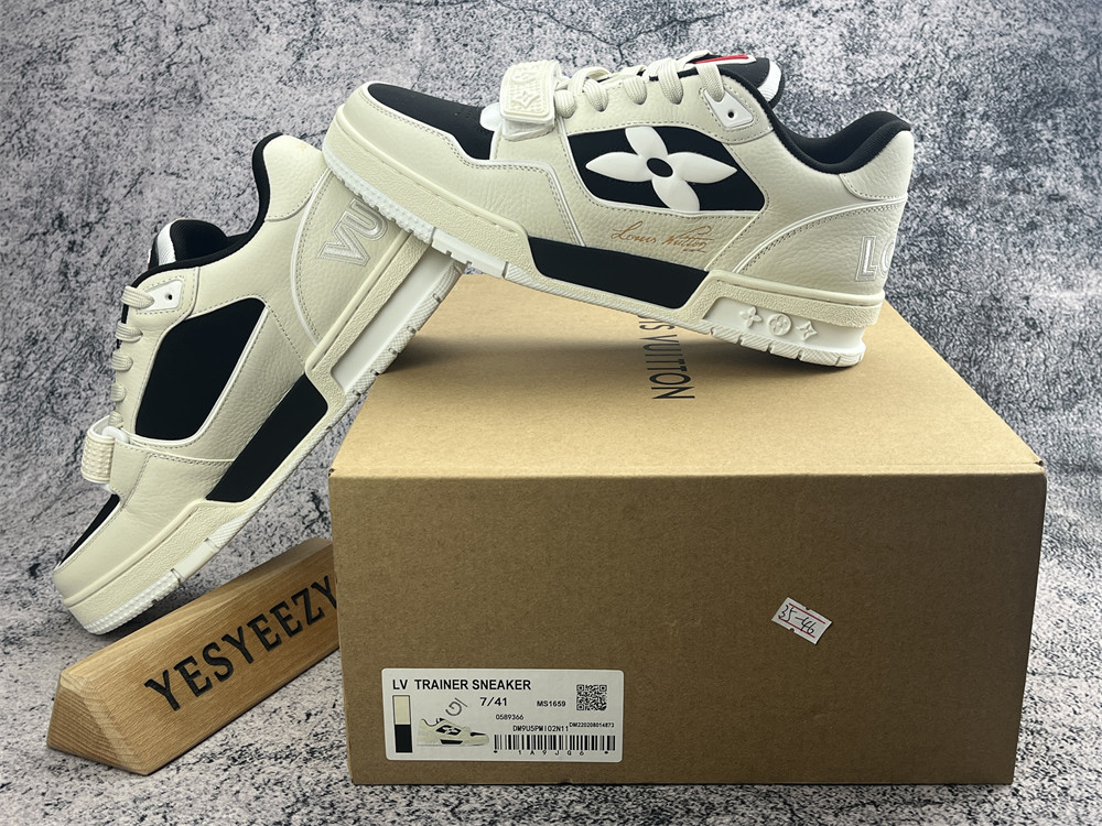 UA LV Trainer Sneaker