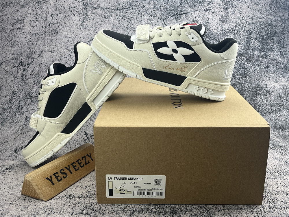 UA LV Trainer Sneaker