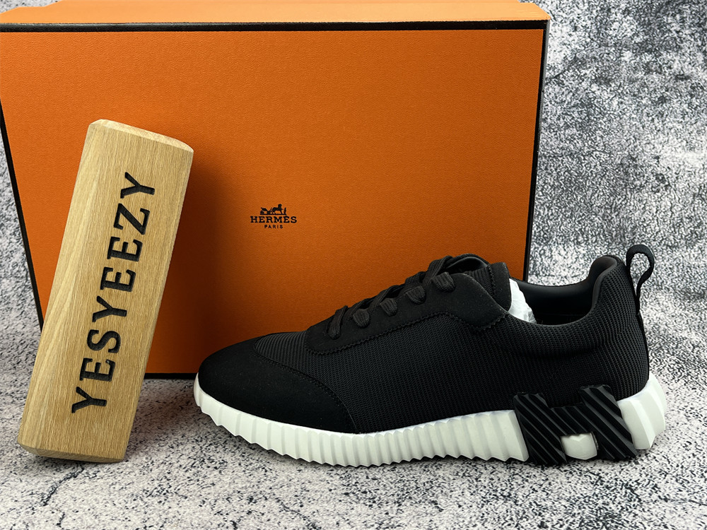 UA H**me5 Bouncing Sneaker