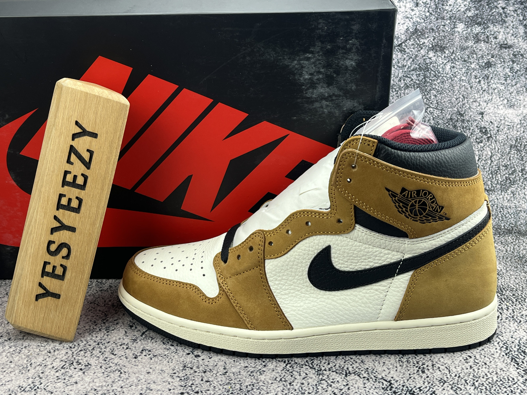 UA AIR JORDAN 1 HIGH