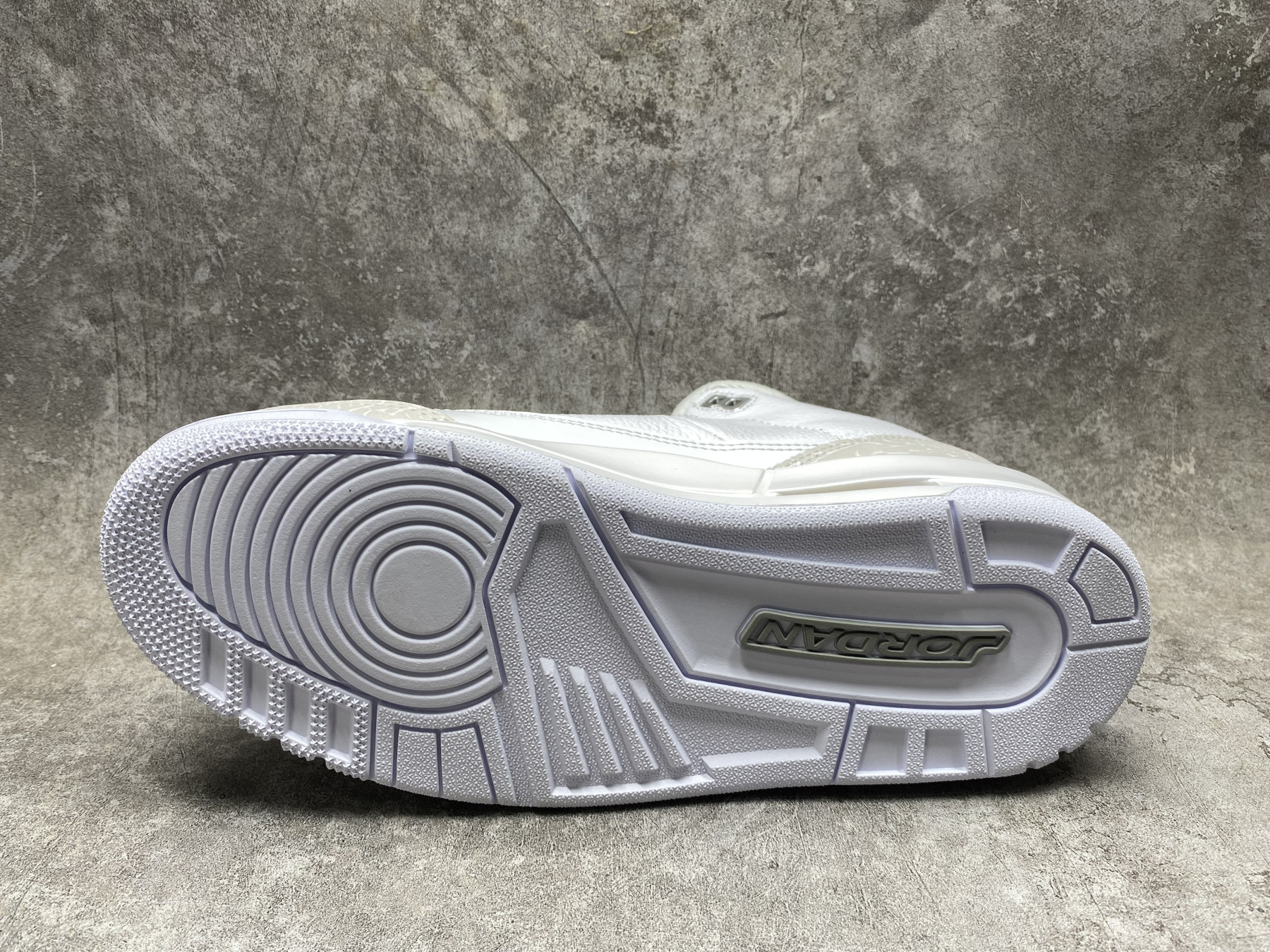 UA Air Jordan 3 Retro