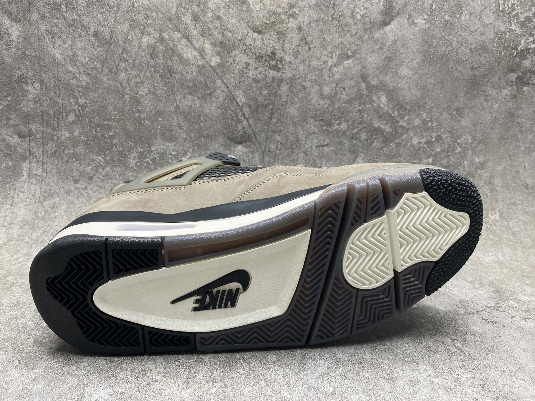 UA Air Jordan 4 Retro