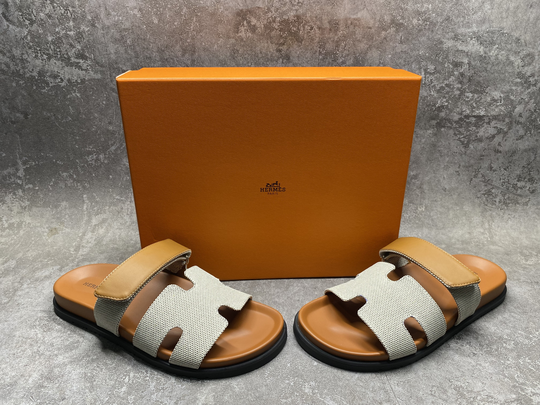 UA H**me5 Chypre Sandal