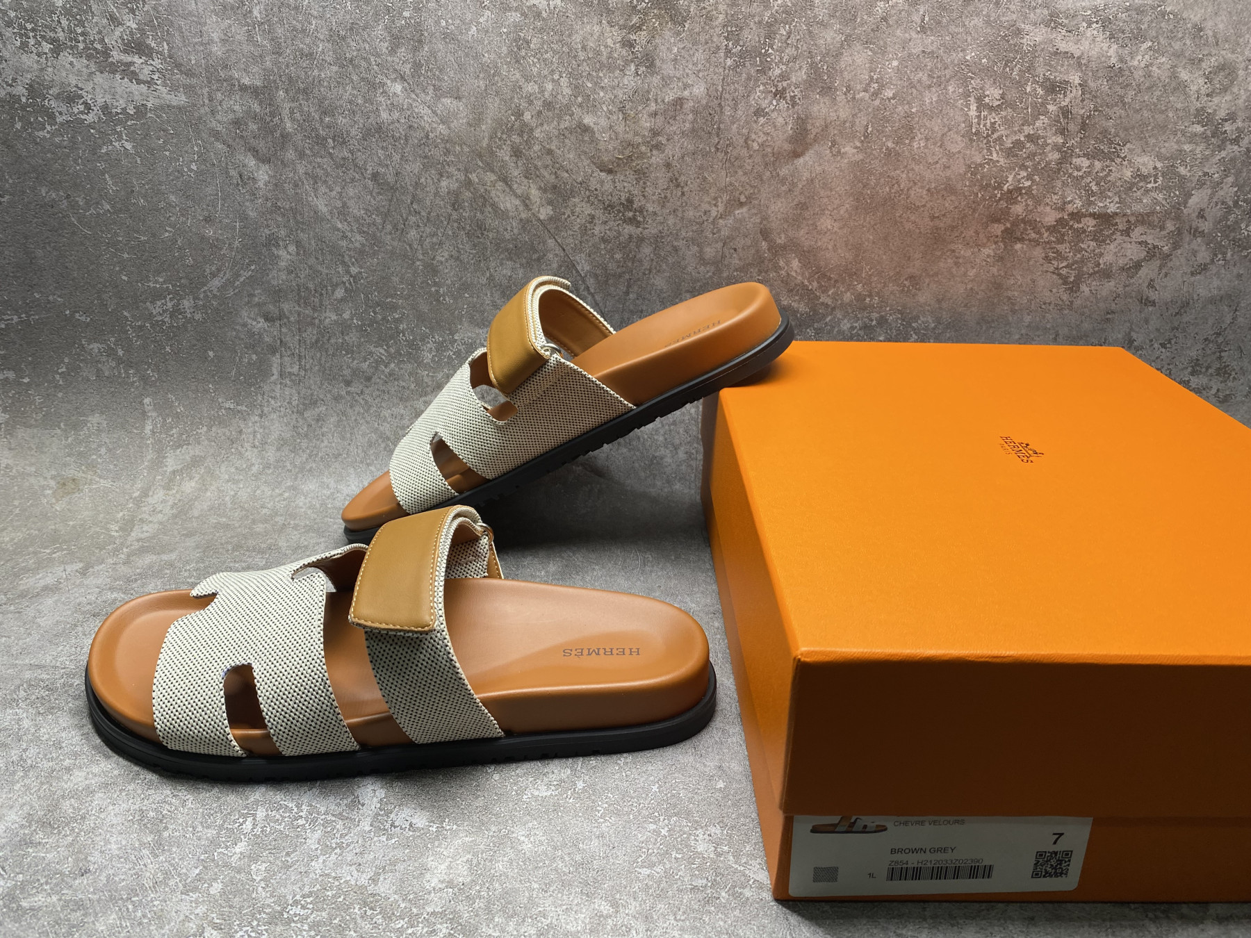 UA H**me5 Chypre Sandal