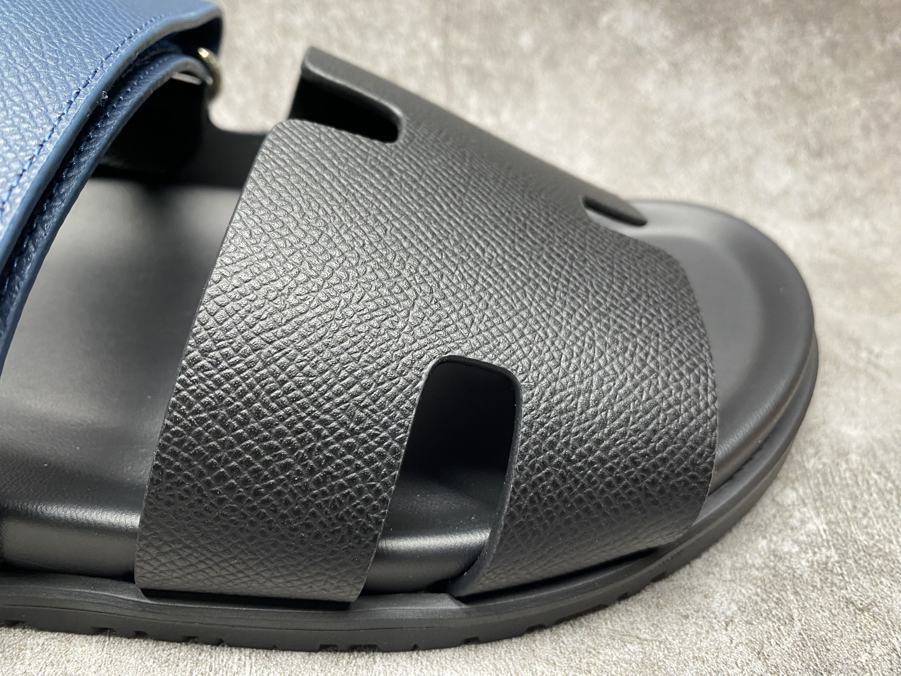 UA H**me5 Chypre Sandal