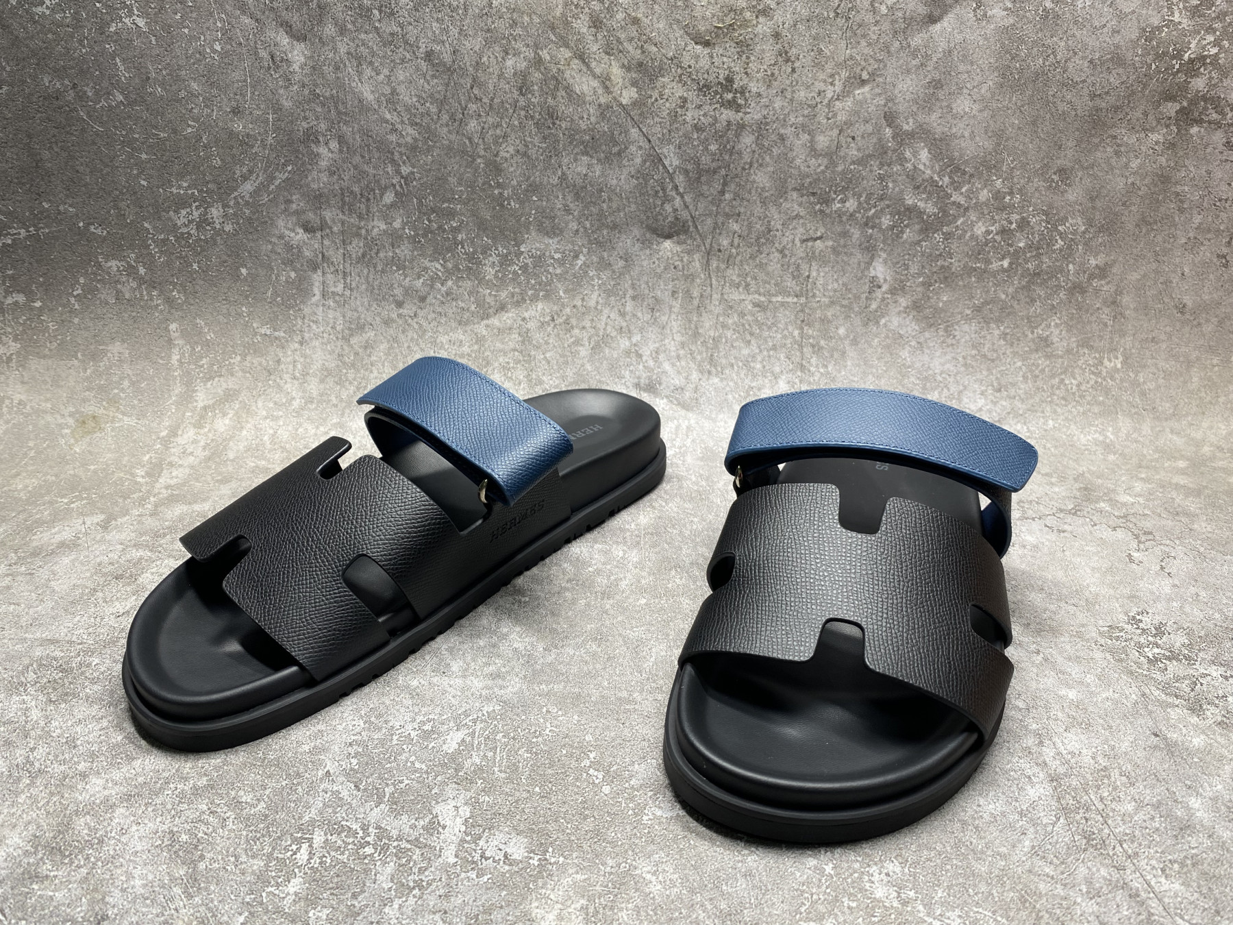 UA H**me5 Chypre Sandal