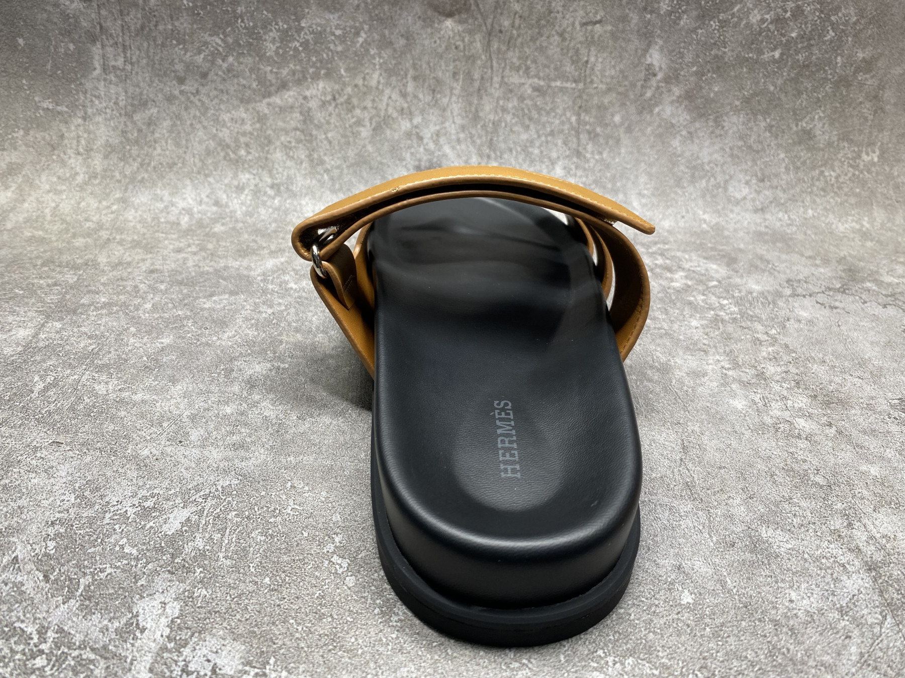UA H**me5 Chypre Sandal