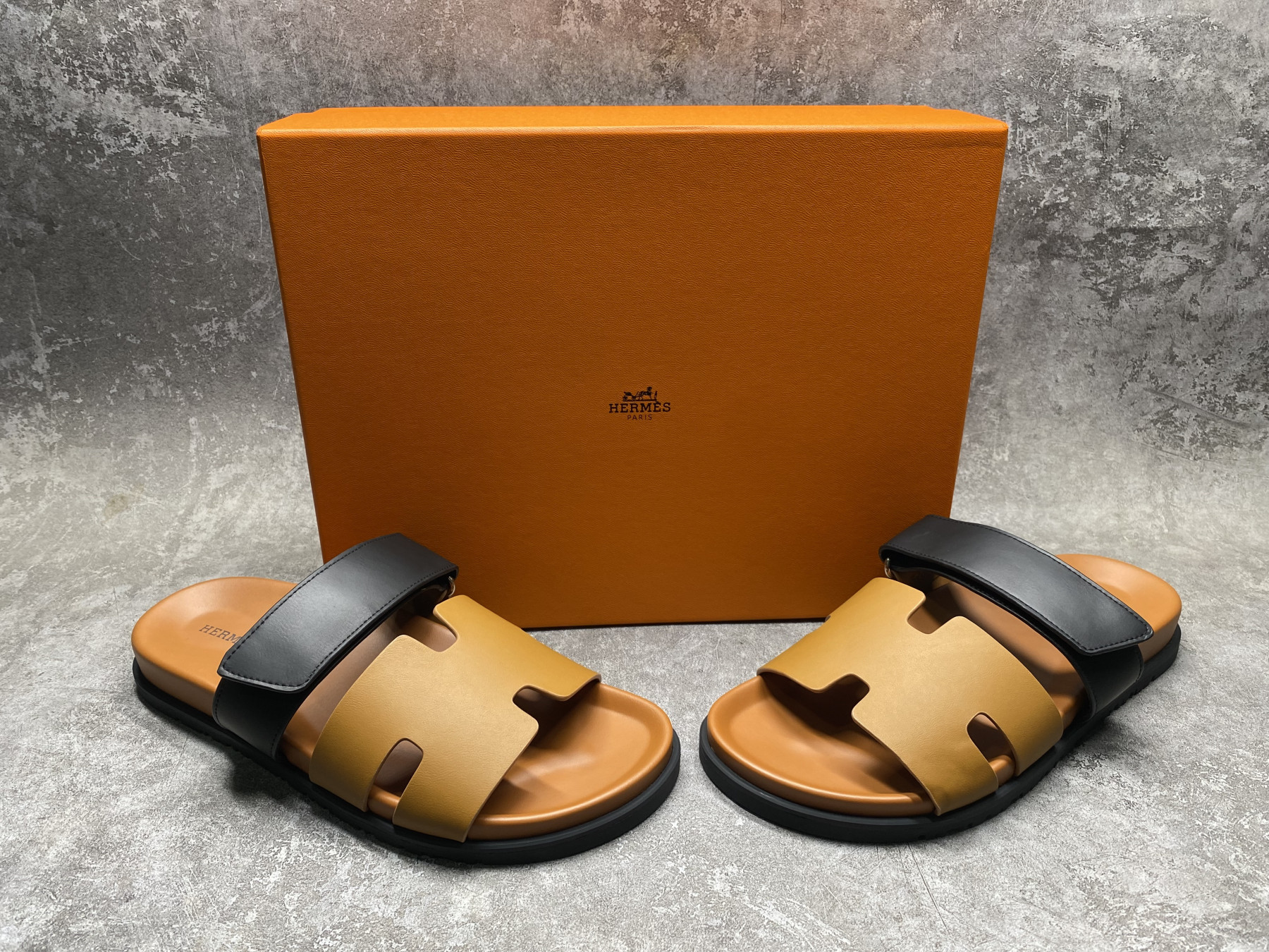 UA H**me5 Chypre Sandal