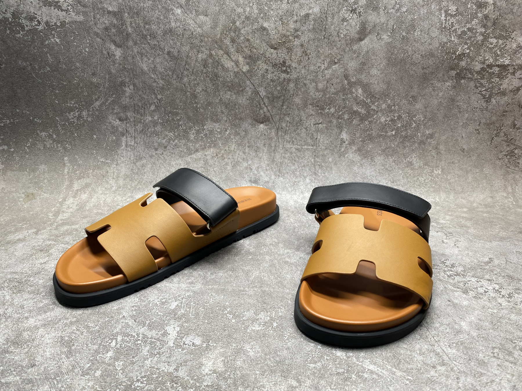 UA H**me5 Chypre Sandal