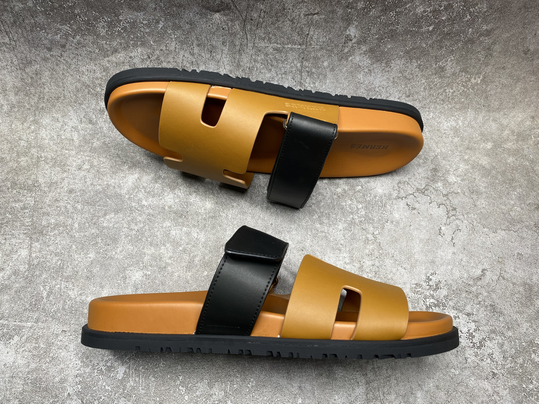 UA H**me5 Chypre Sandal