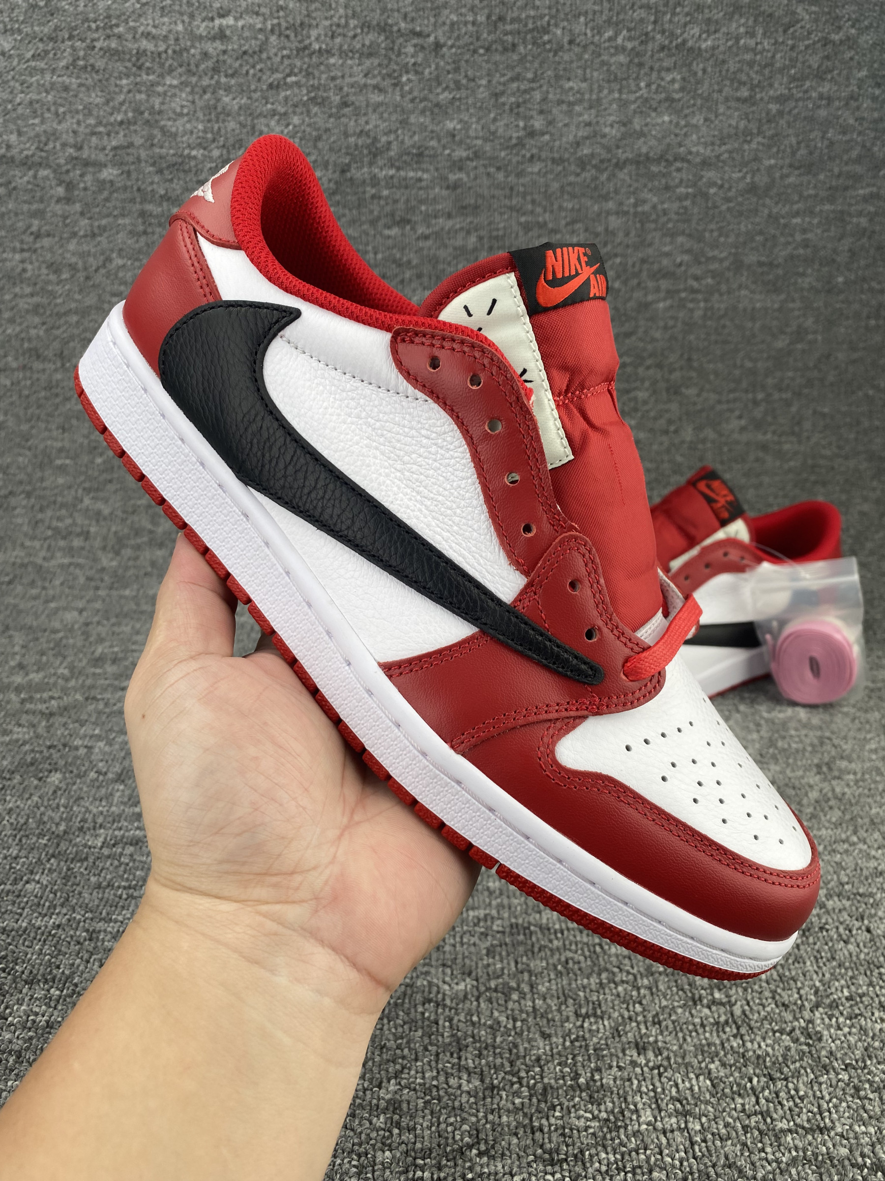 UA TRAVIS SCOTT X AIR JORDAN 1 LOW OG RED