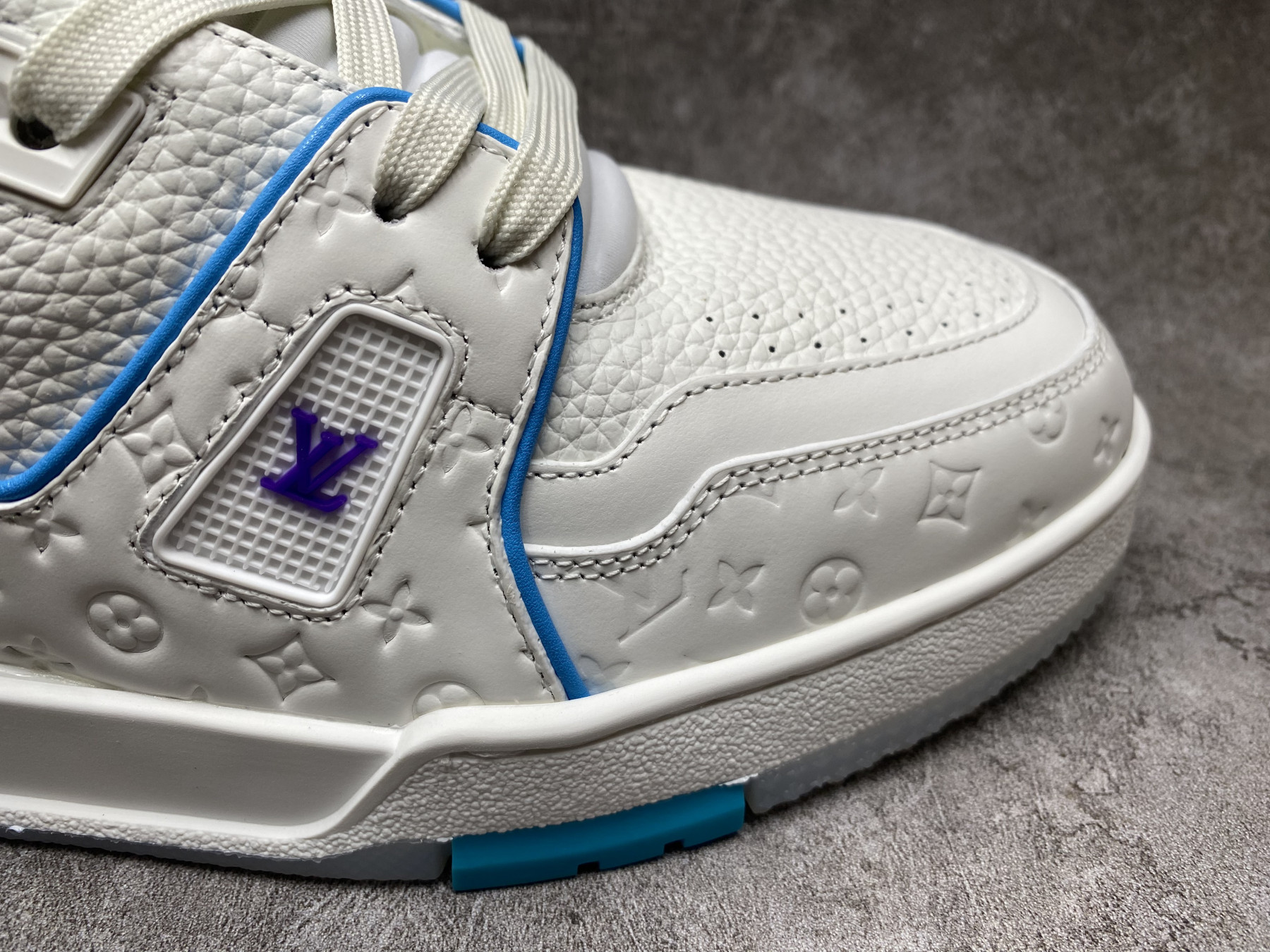 UA LV trainer Sneakers