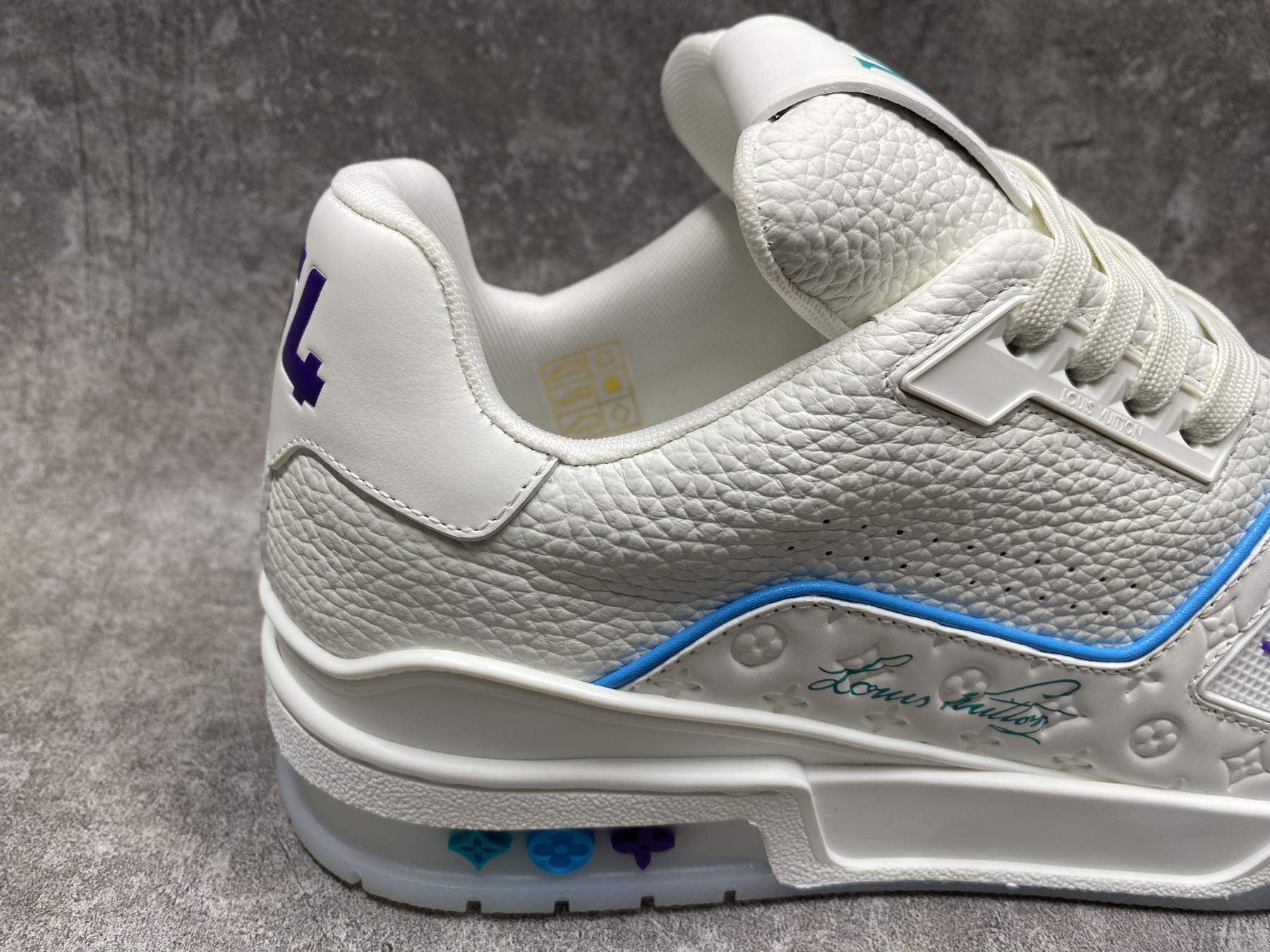 UA LV trainer Sneakers