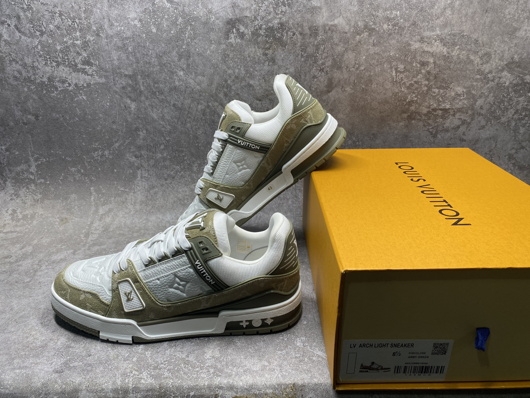 UA LV trainer Sneakers