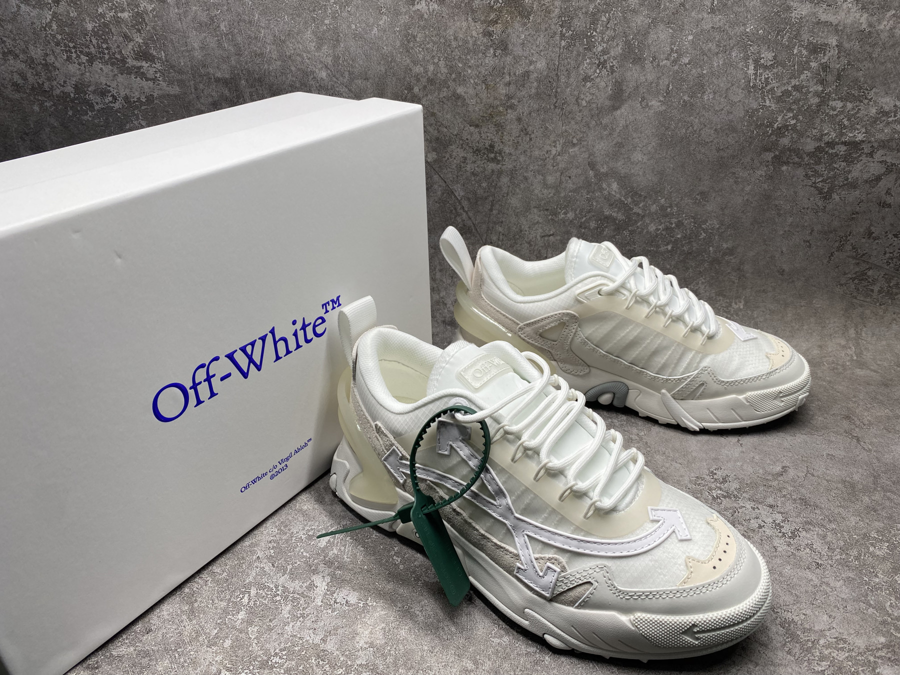 UA Off-White Odsy-2000 Sneaker