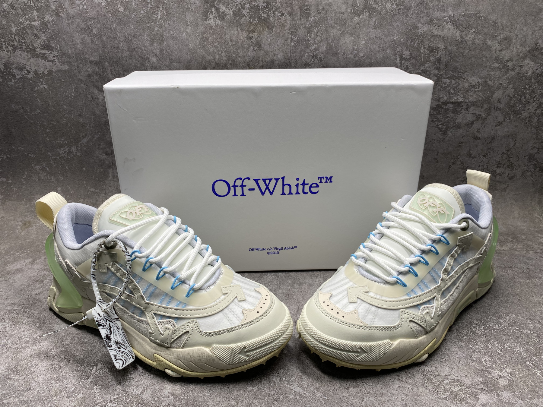 UA Off-White Odsy-2000 Sneaker
