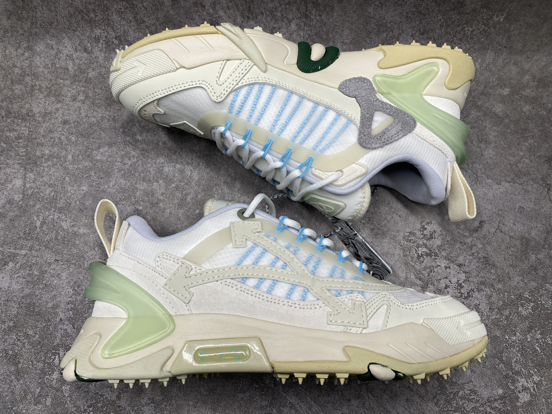 UA Off-White Odsy-2000 Sneaker