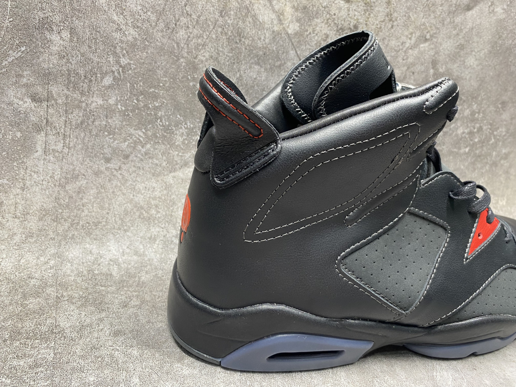 UA AIR JORDAN 6 Retro