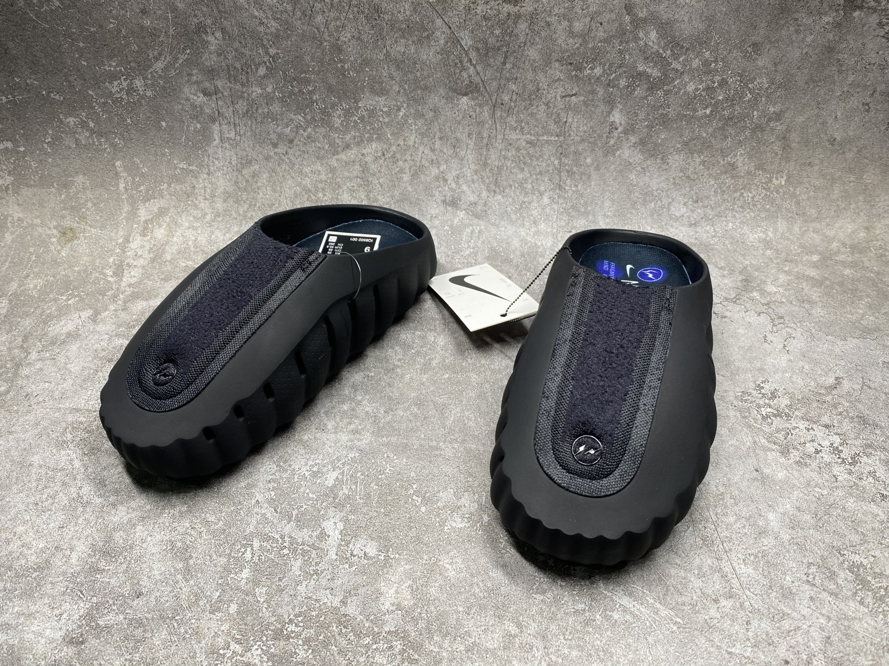 Nike Mind 001 Slide (Runs one size small)