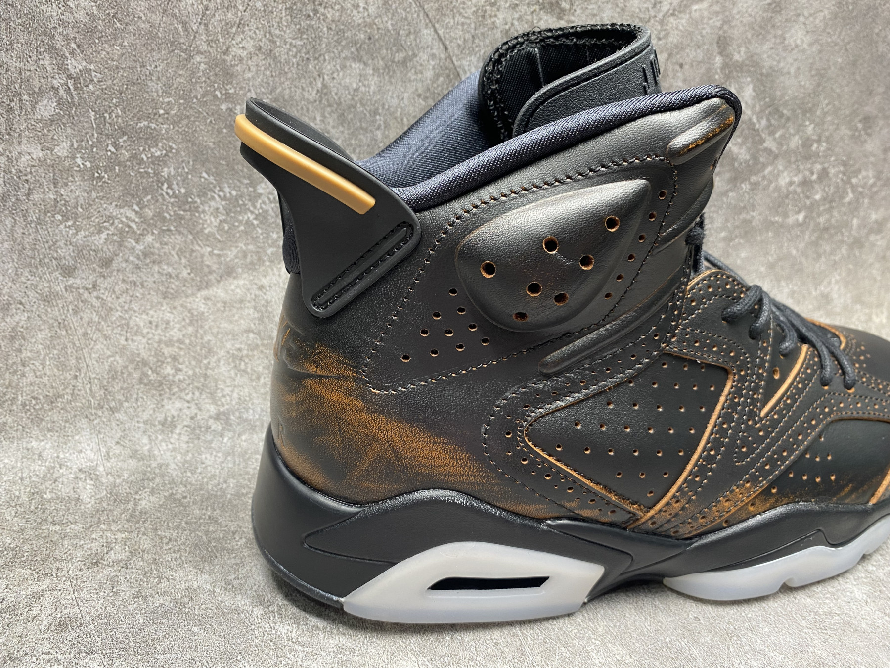 UA AIR JORDAN 6 Retro