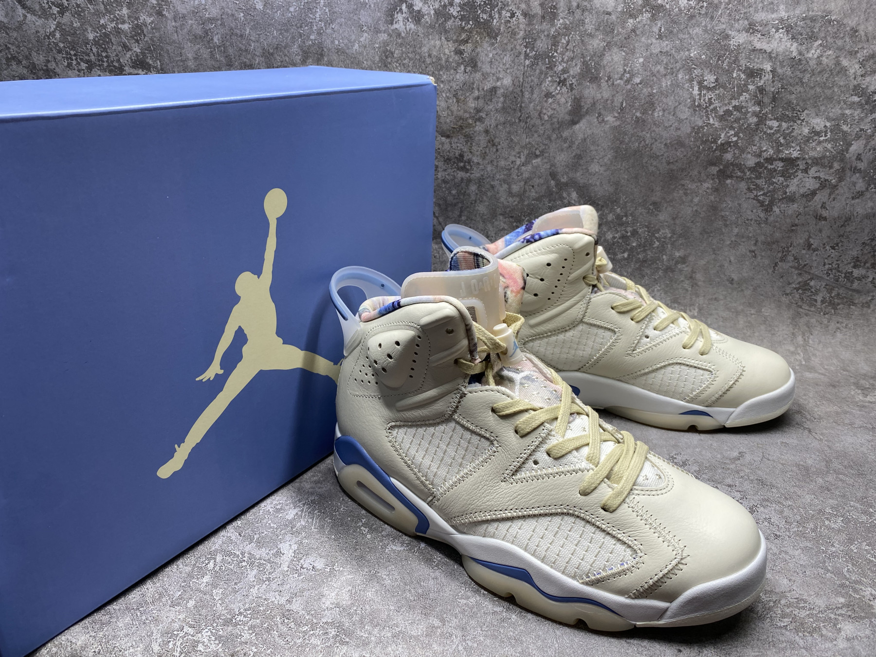 UA AIR JORDAN 6 Retro