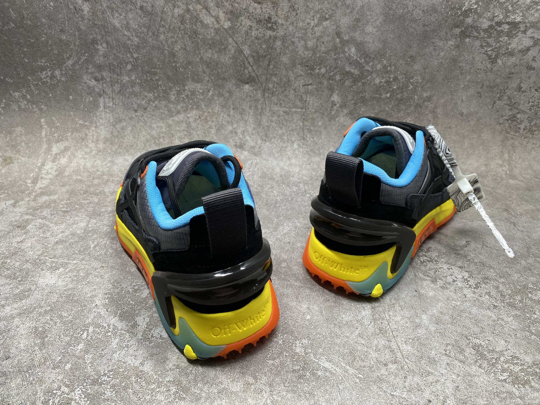 UA Off-White Odsy-2000 Sneaker