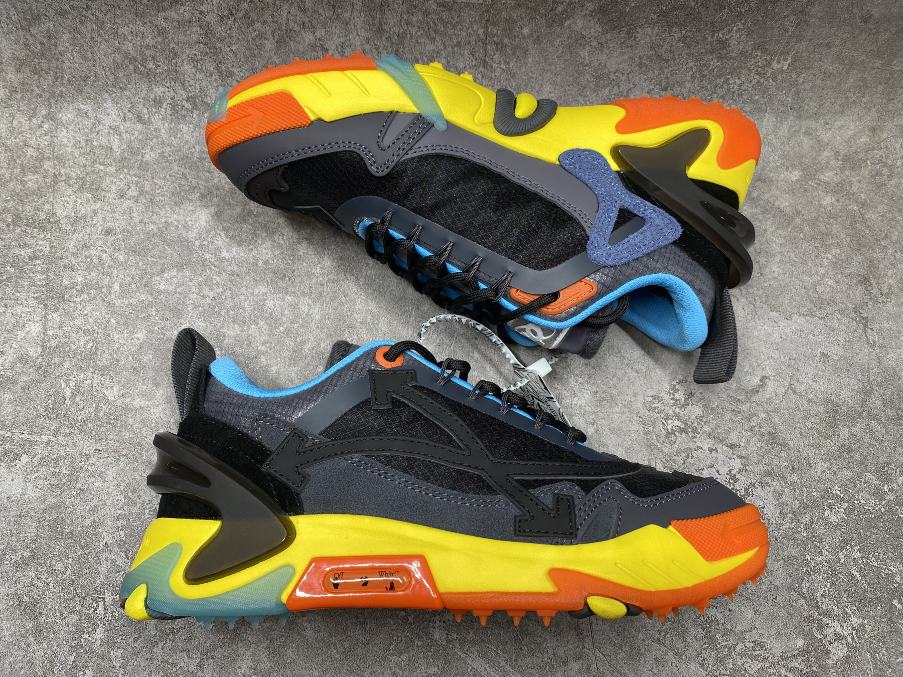 UA Off-White Odsy-2000 Sneaker