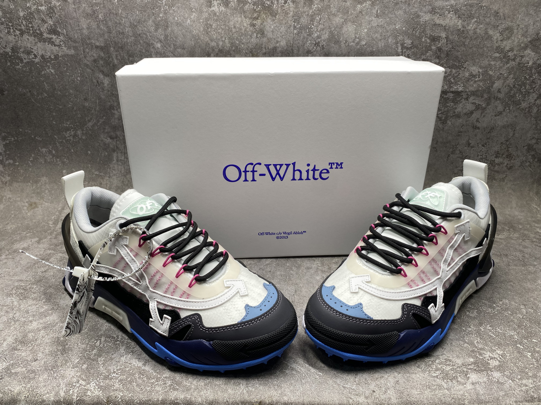 UA Off-White Odsy-2000 Sneaker