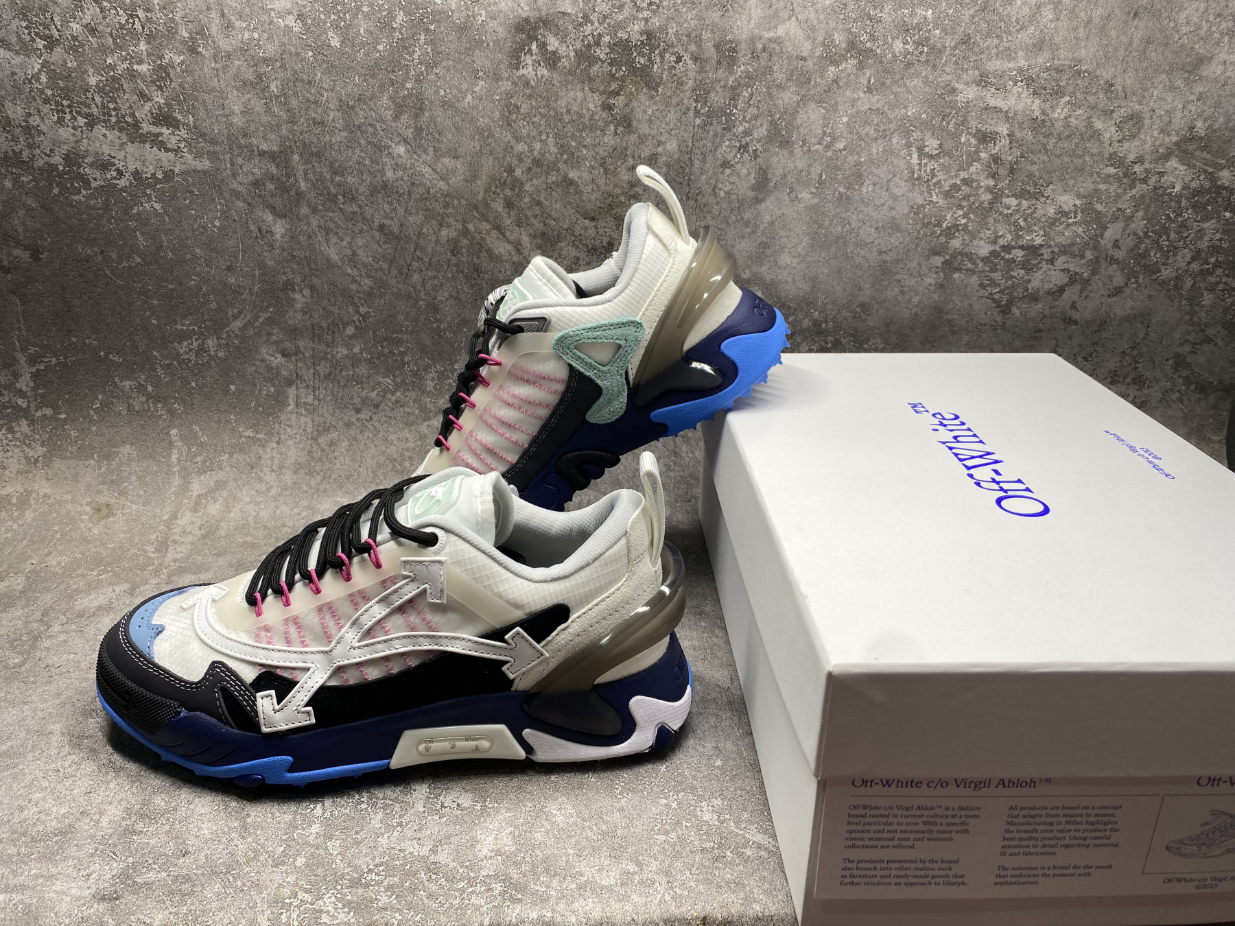 UA Off-White Odsy-2000 Sneaker