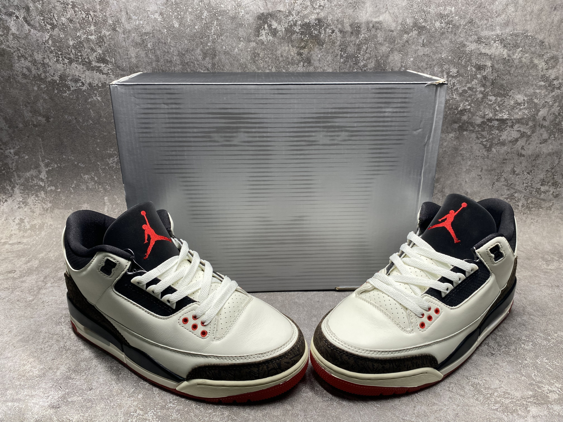 UA AIR JORDAN 3 Retro