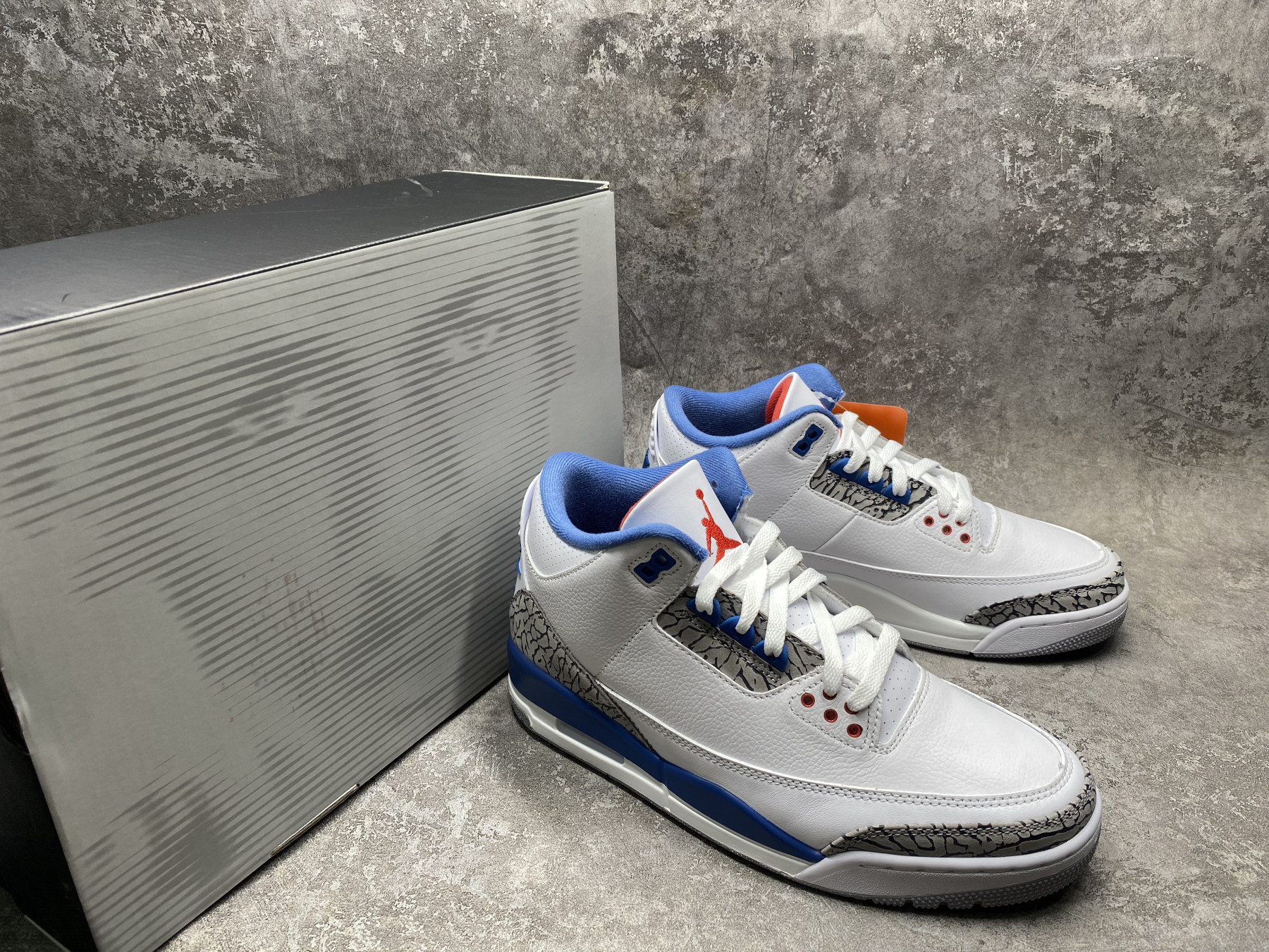 UA AIR JORDAN 3 Retro
