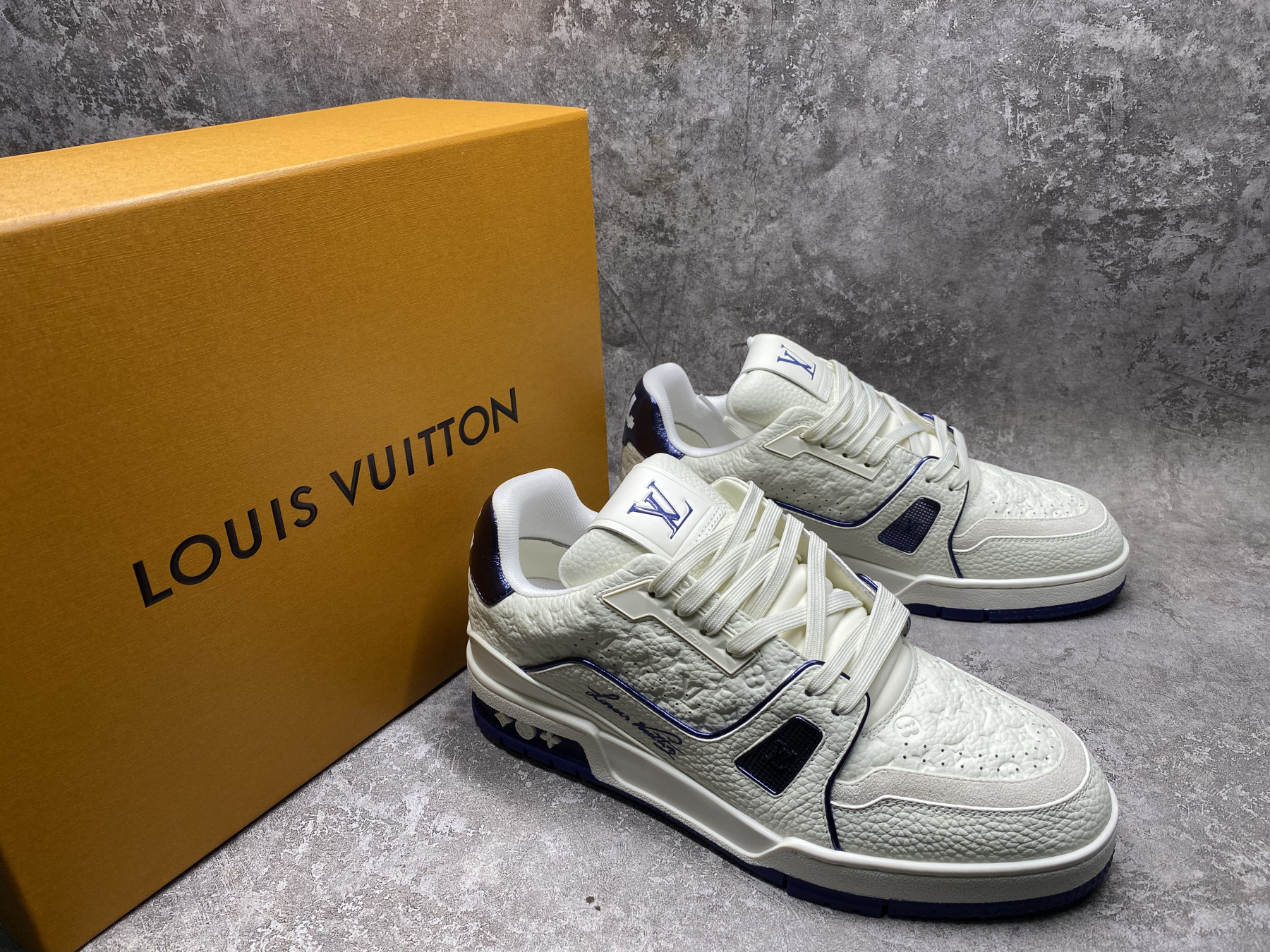 UA LV trainer Sneakers
