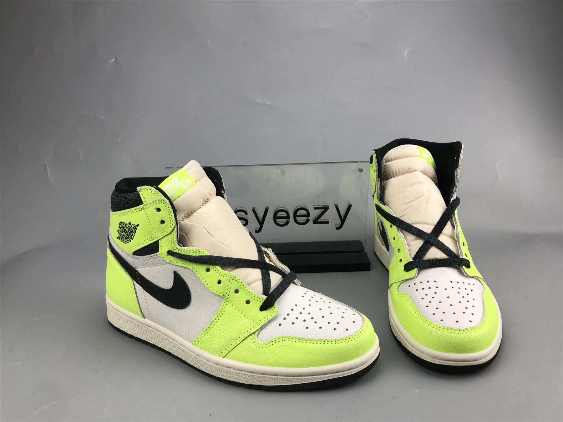 UA AIR JORDAN 1 HIGH OG â€œVISIONAIREâ€