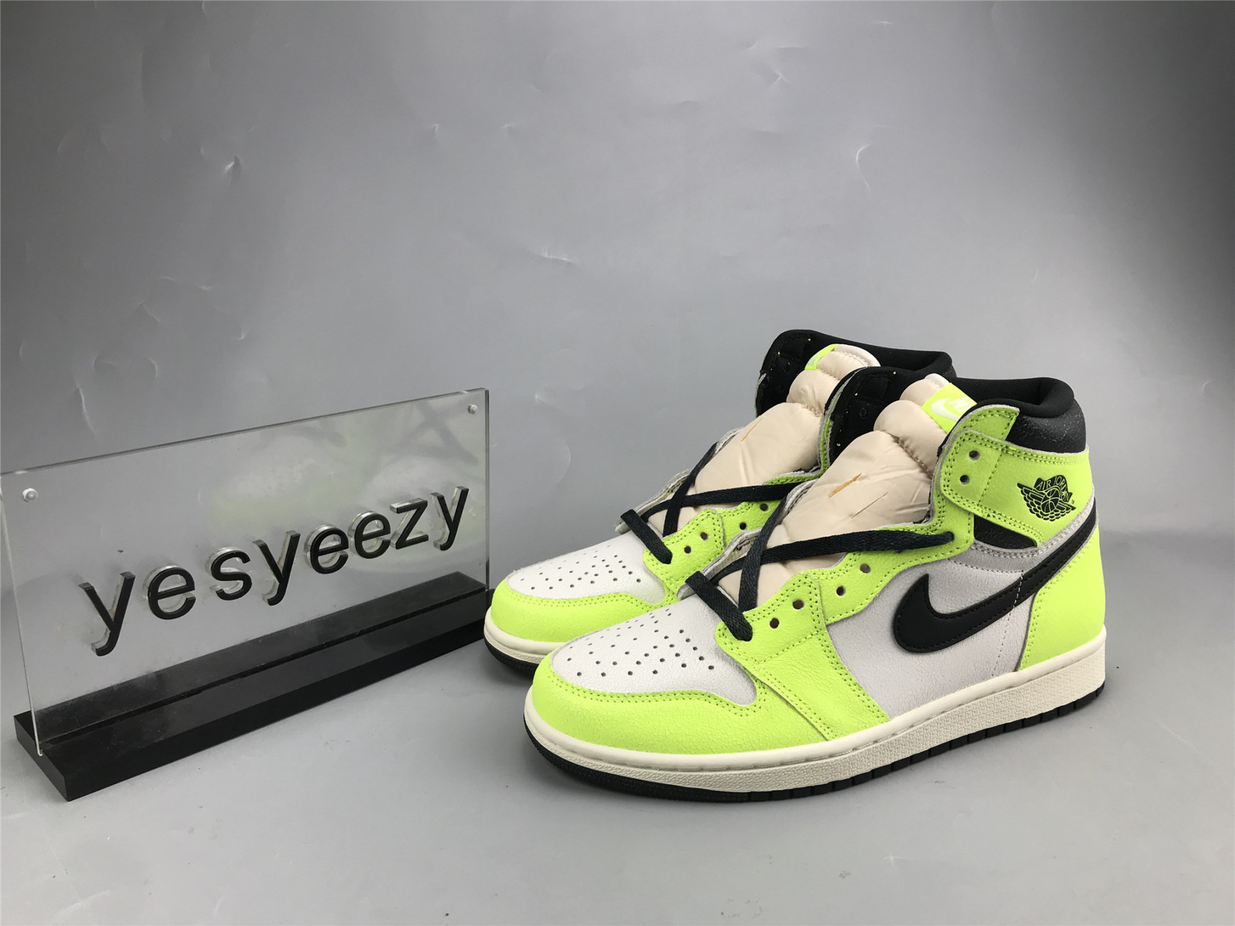 UA AIR JORDAN 1 HIGH OG â€œVISIONAIREâ€