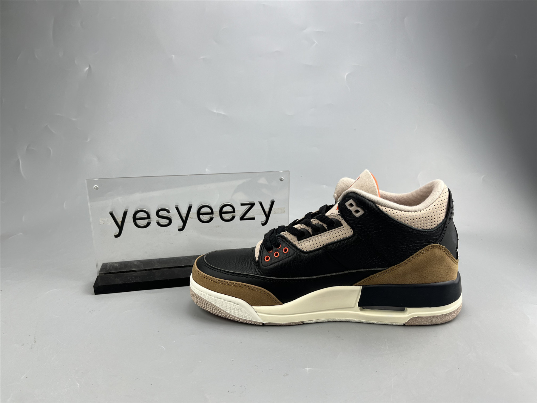 UA AIR JORDAN 3 RETRO 