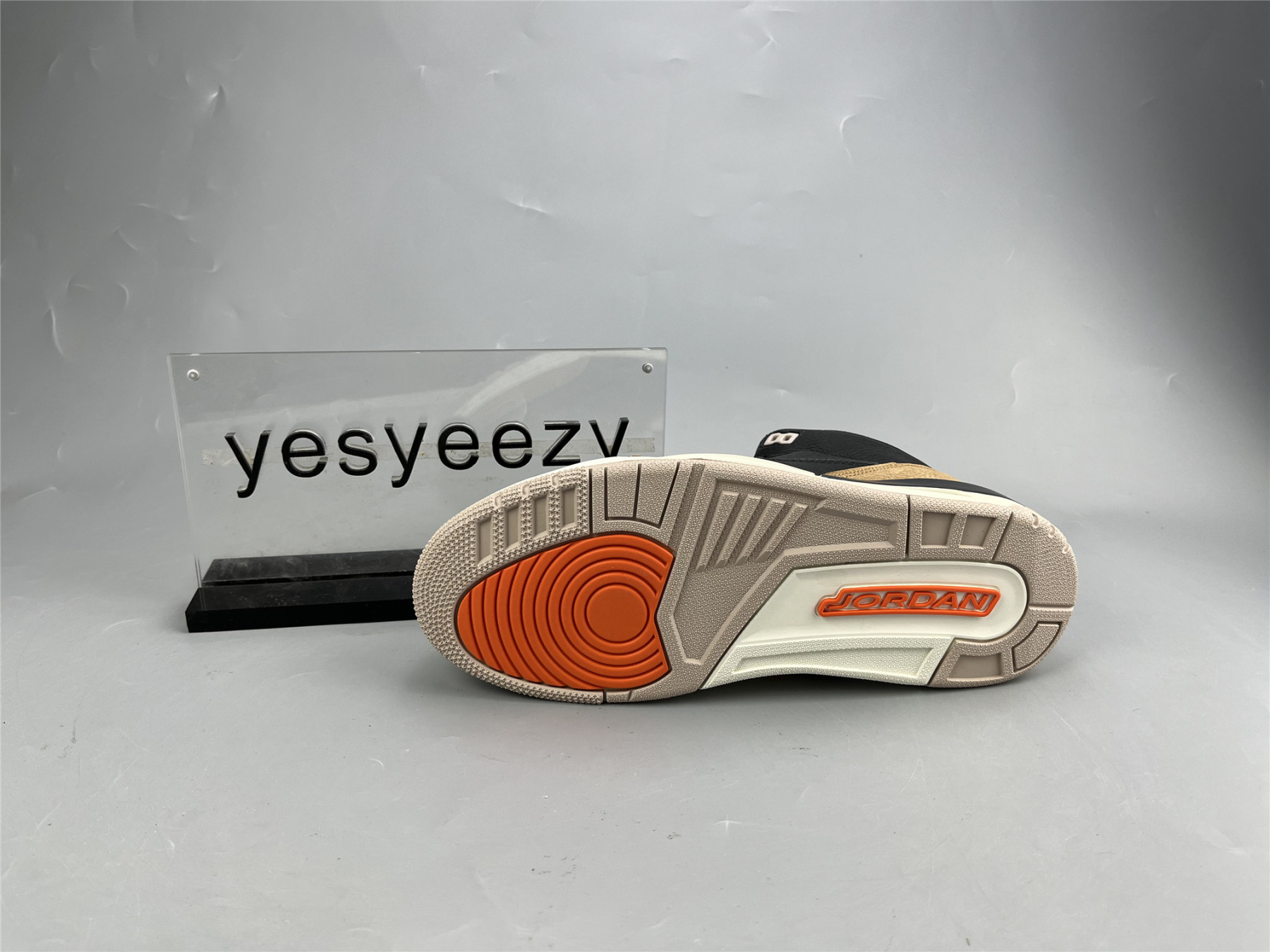 UA AIR JORDAN 3 RETRO 