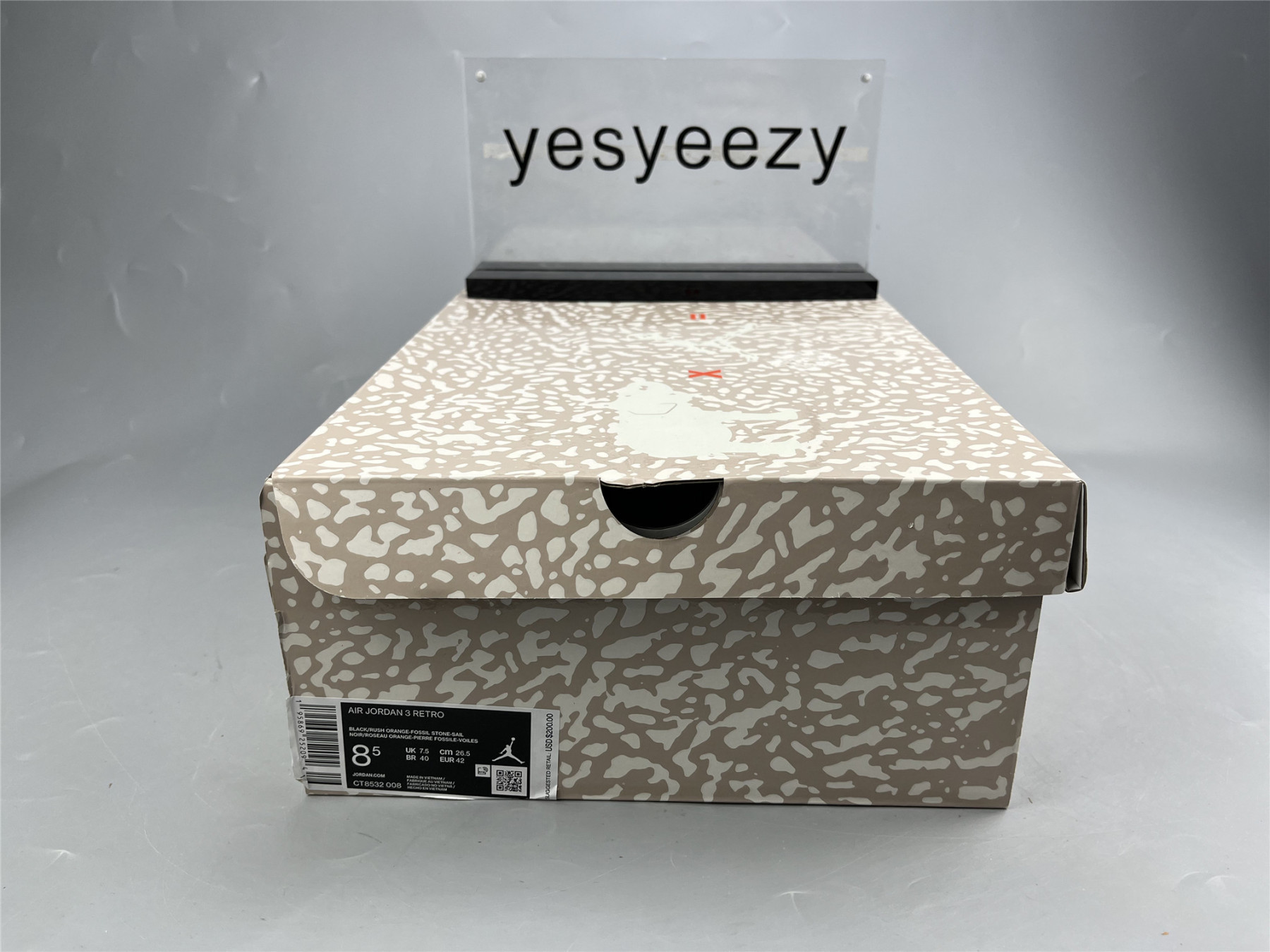 UA AIR JORDAN 3 RETRO 