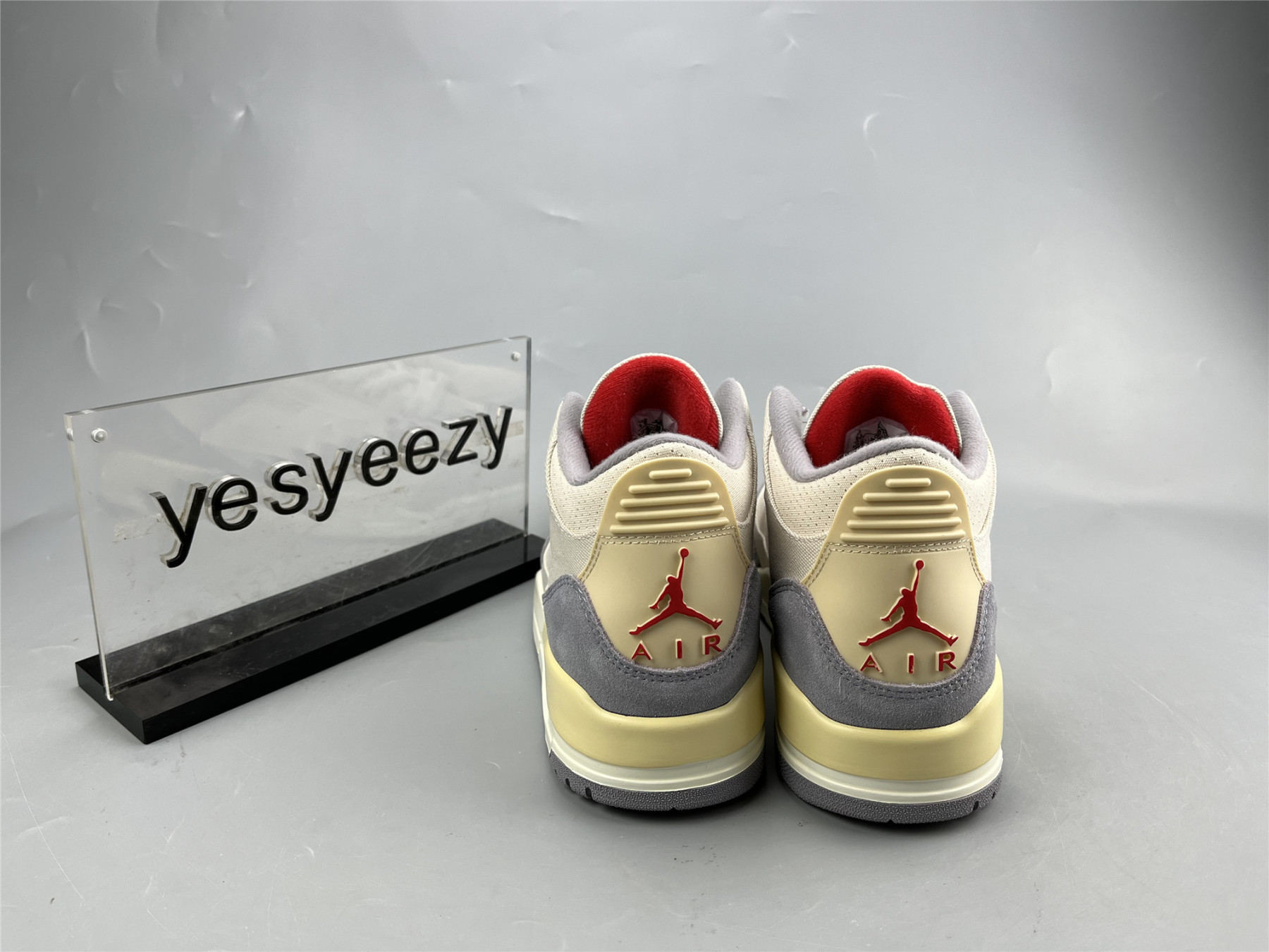 UA AIR JORDAN 3 RETRO SE 