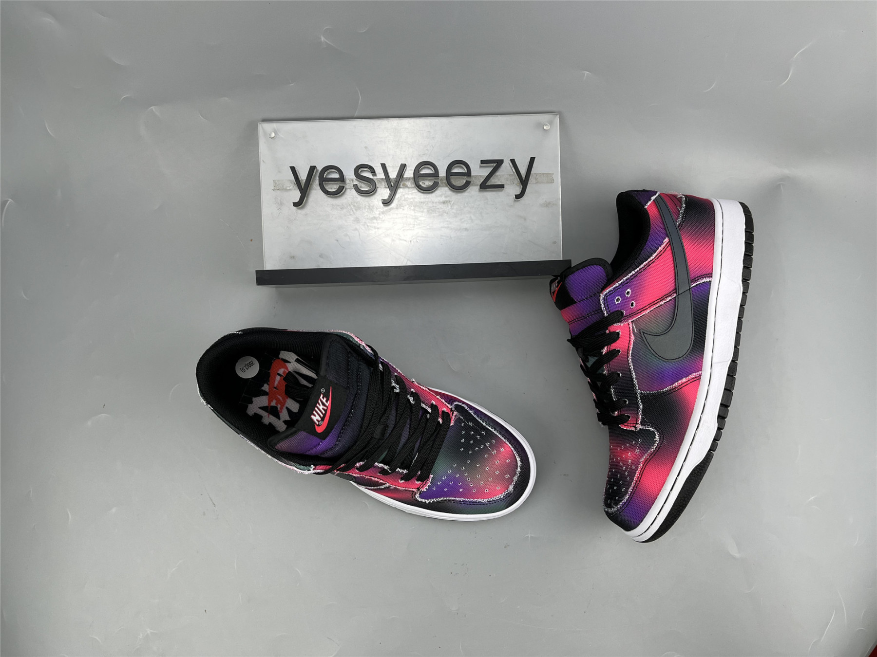 UA NIKE DUNK LOW "GRAFFITI"