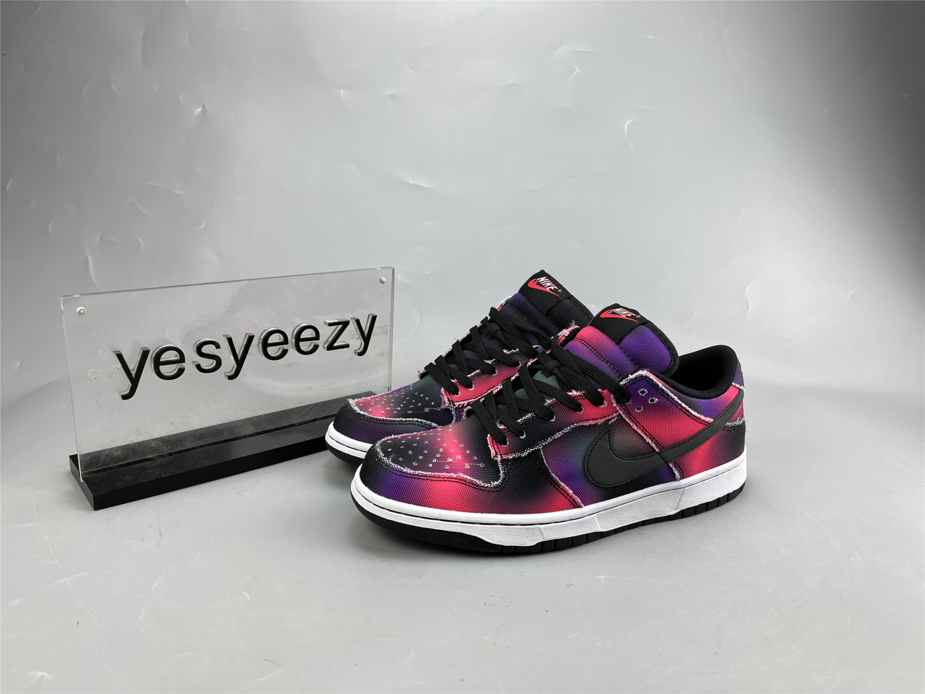 UA NIKE DUNK LOW "GRAFFITI"