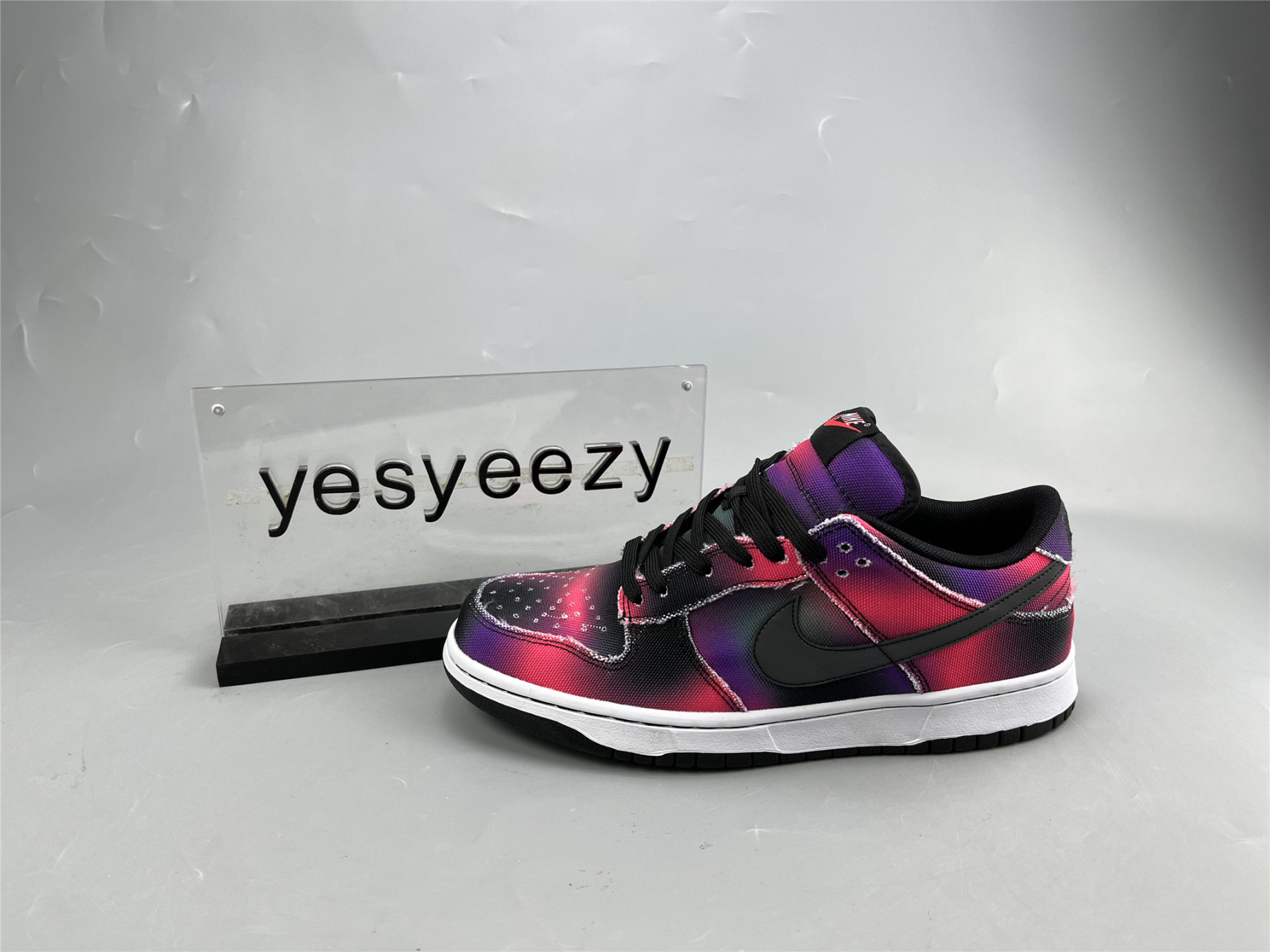 UA NIKE DUNK LOW "GRAFFITI"