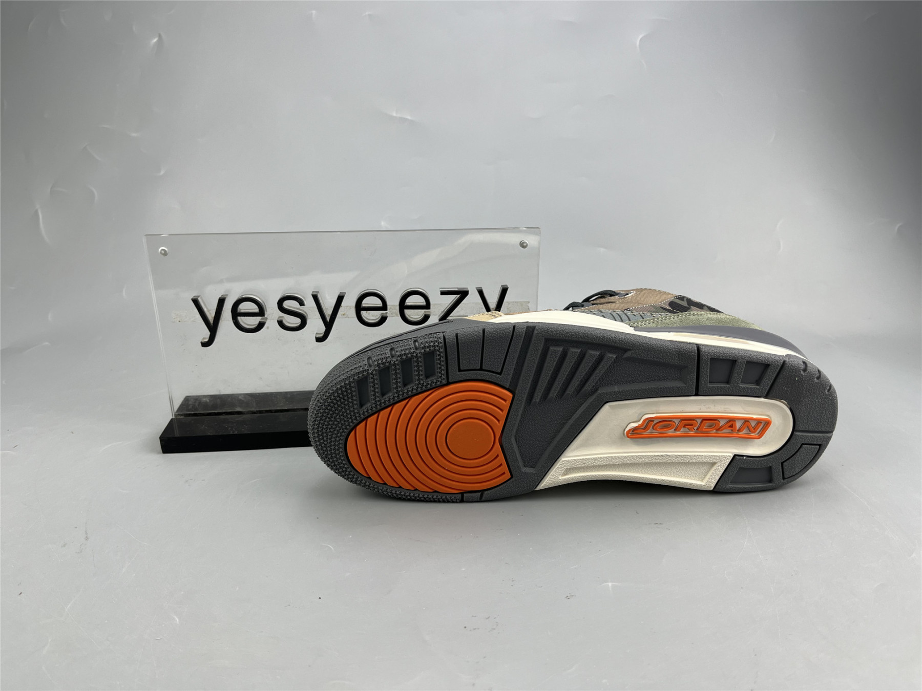 UA AIR JORDAN 3 RETRO 