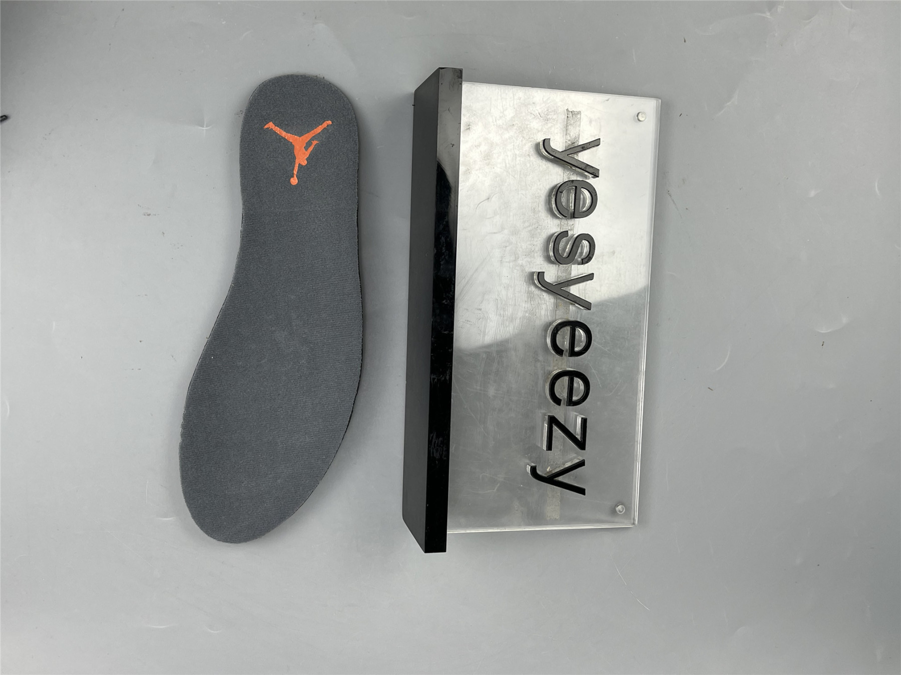 UA AIR JORDAN 3 RETRO 