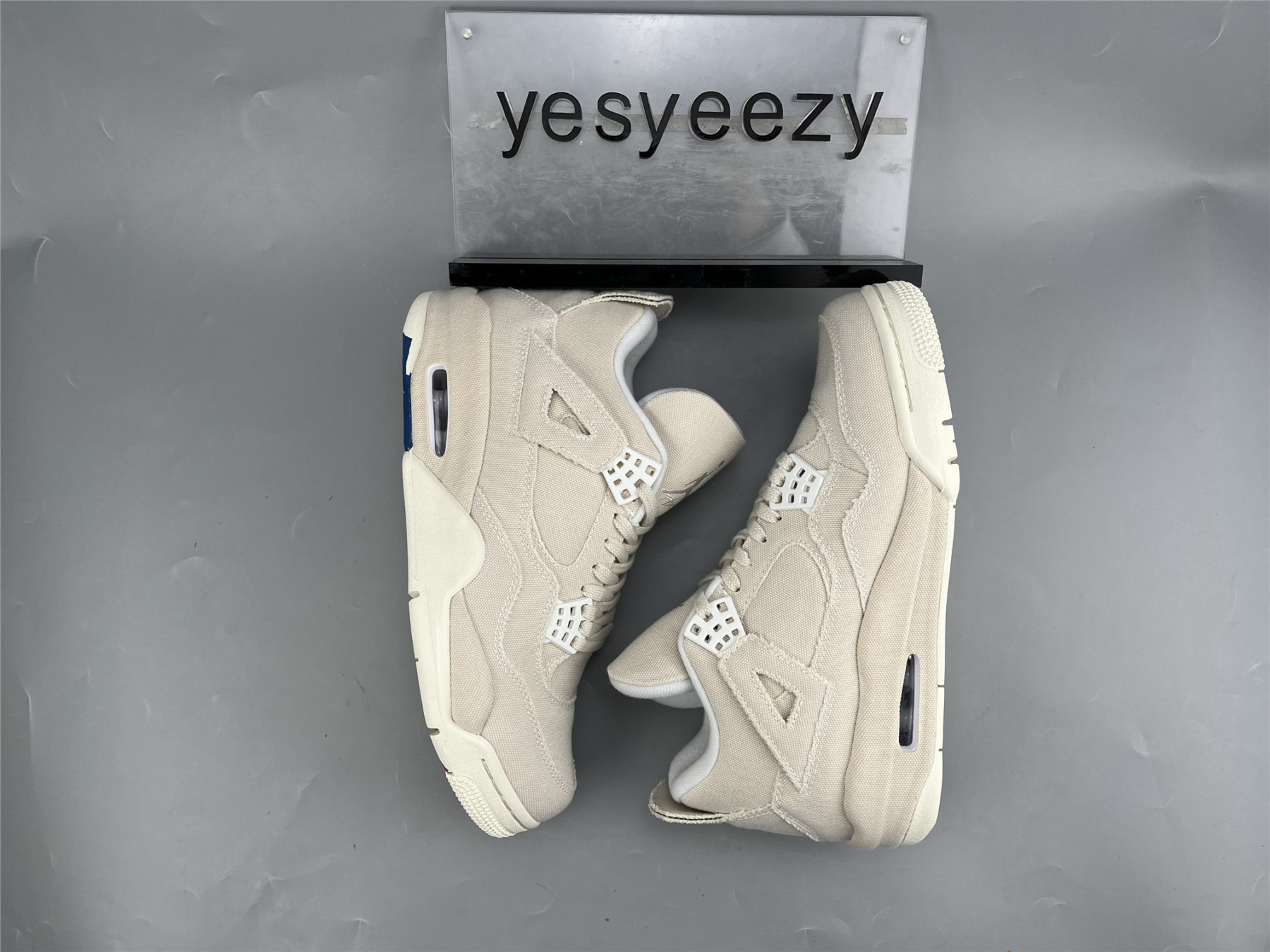 UA WMNS AIR JORDAN 4 RETRO 