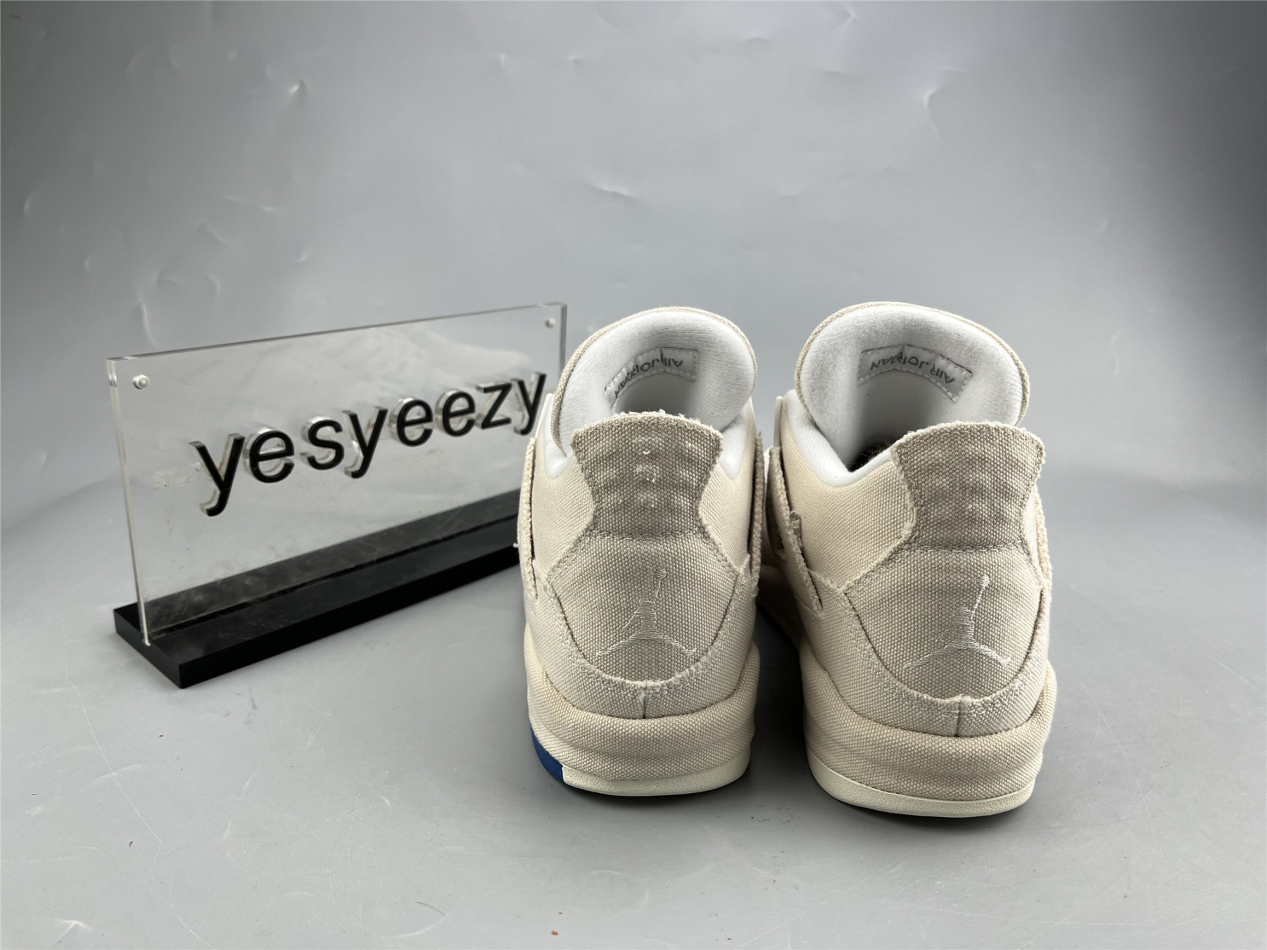 UA WMNS AIR JORDAN 4 RETRO 