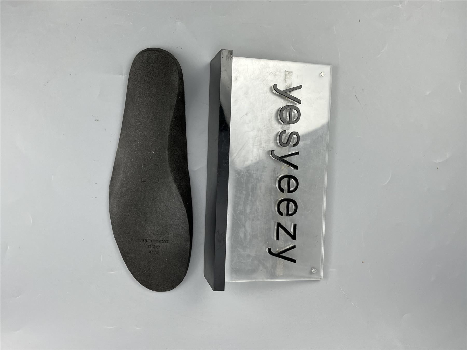 UA AIR JORDAN 6 RETRO 